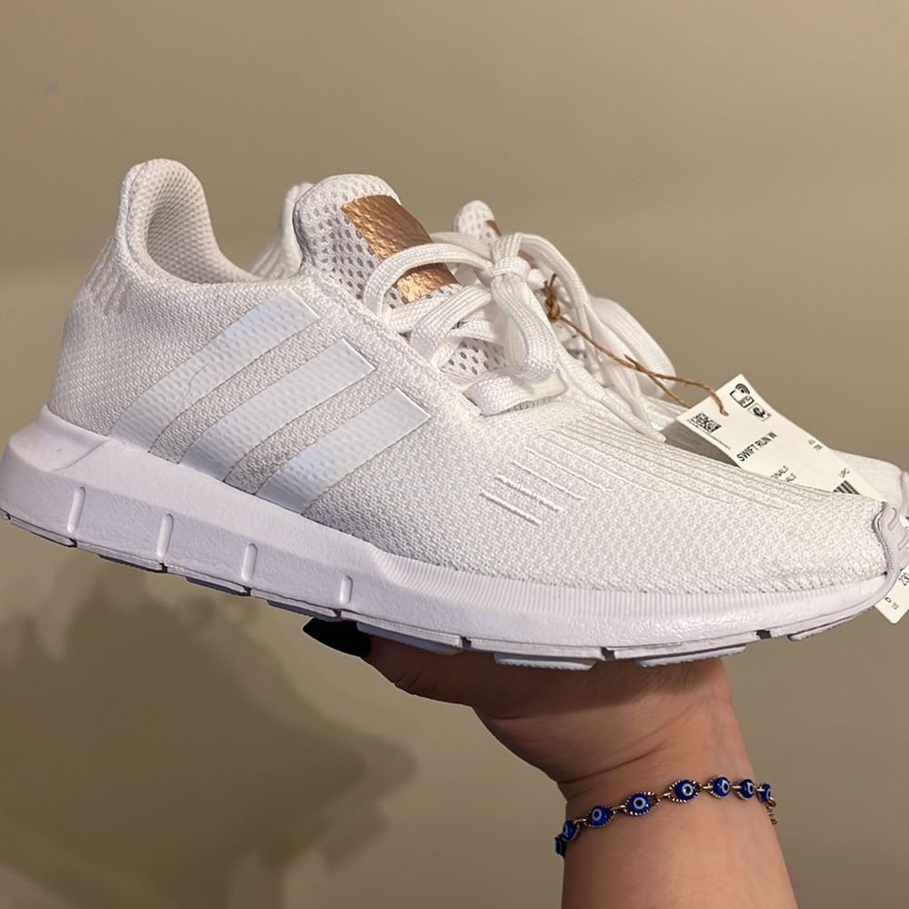 Adidas original Swift Run - White - Women’s size 6